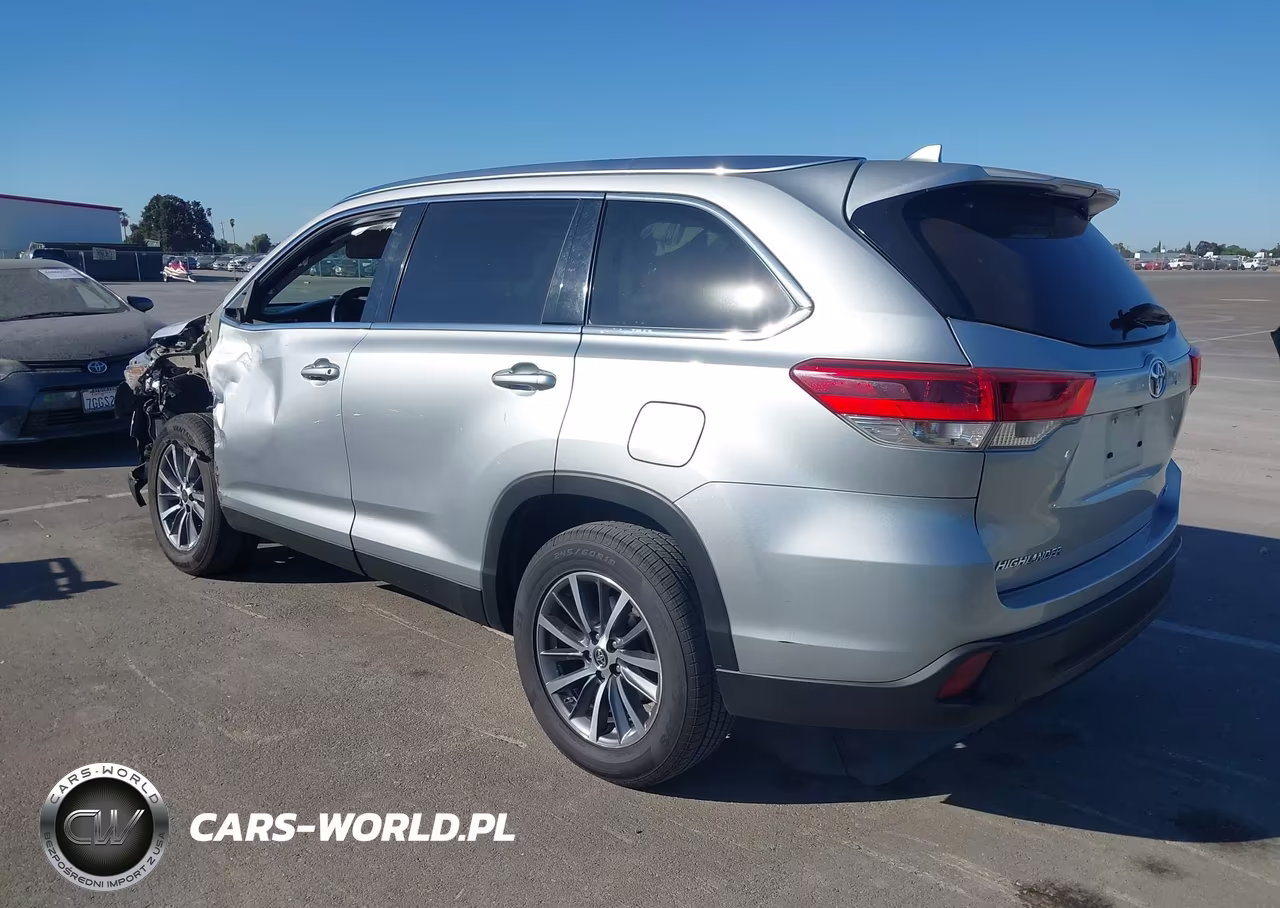 2019 Toyota Highlander Xle VIN:5TDKZRFH1KS573554 - 3