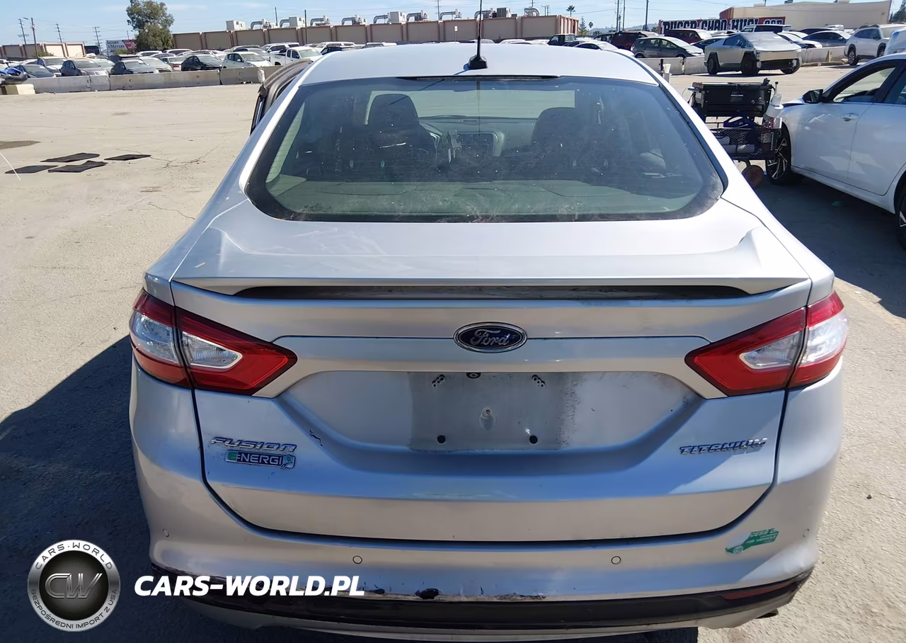 2014 Ford Fusion Energi Titanium VIN:3FA6P0SU8ER316586 - 15