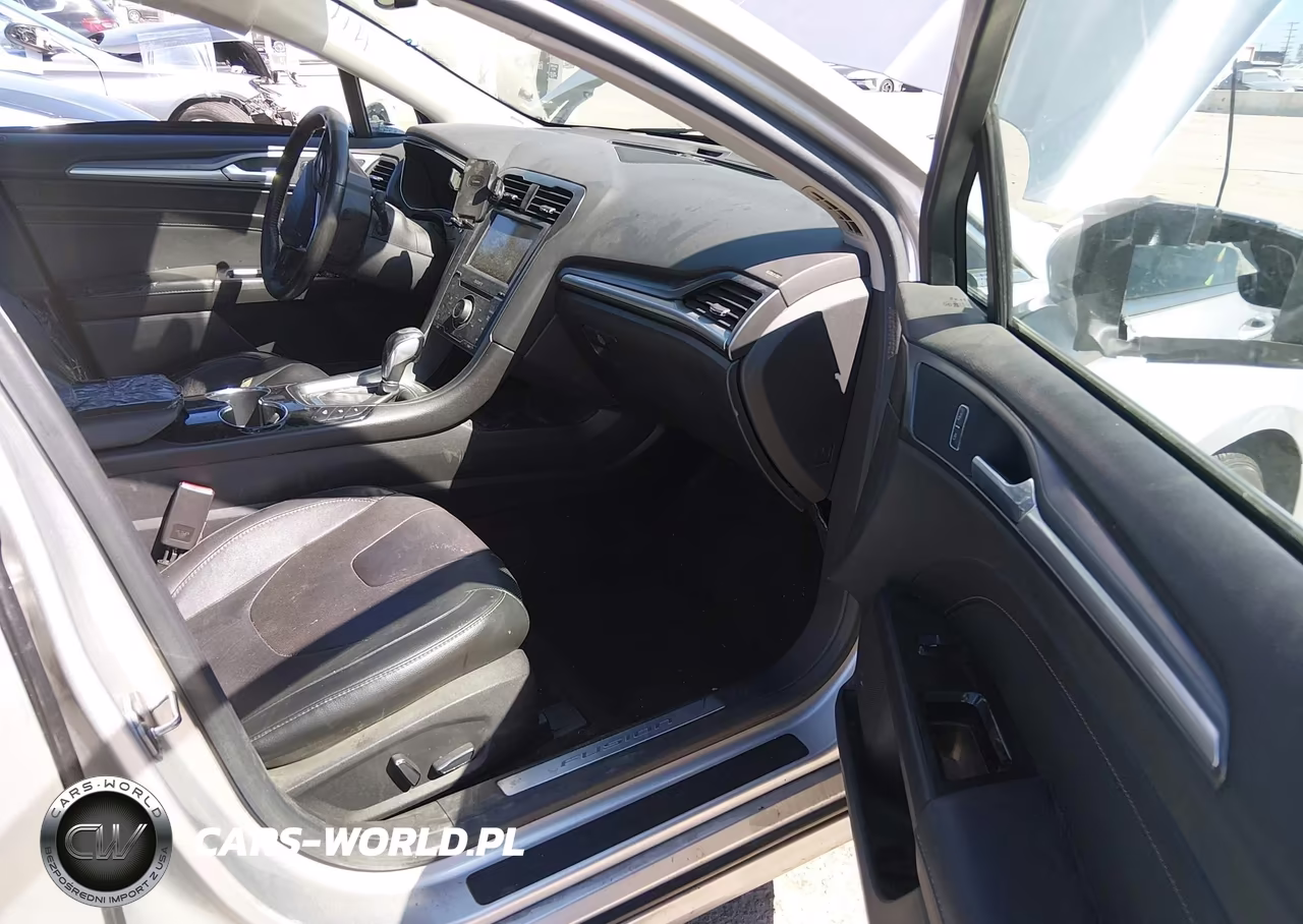 2014 Ford Fusion Energi Titanium VIN:3FA6P0SU8ER316586 - 5