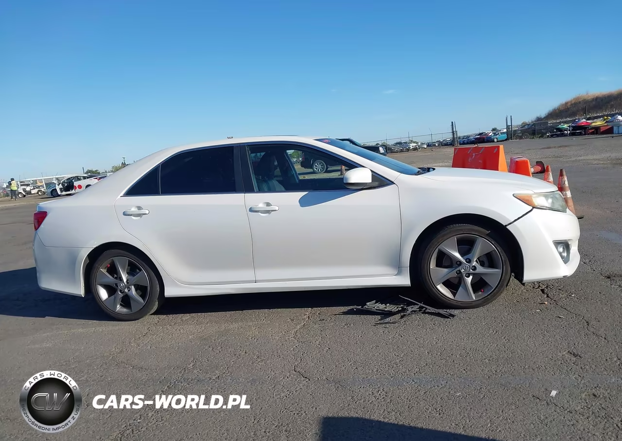2014 Toyota Camry Se Sport VIN:4T1BF1FK3EU448816 - 13