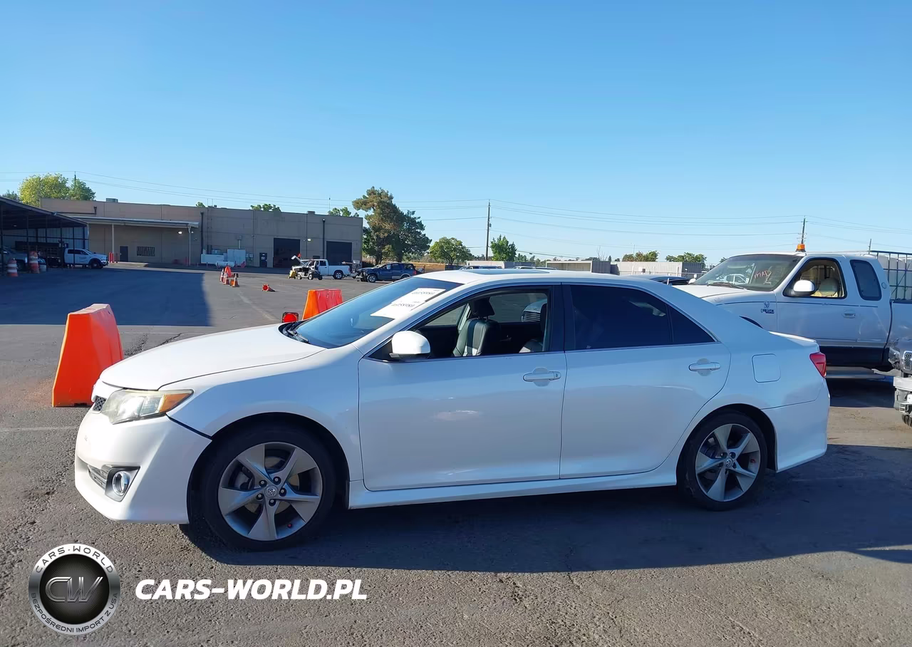 2014 Toyota Camry Se Sport VIN:4T1BF1FK3EU448816 - 14