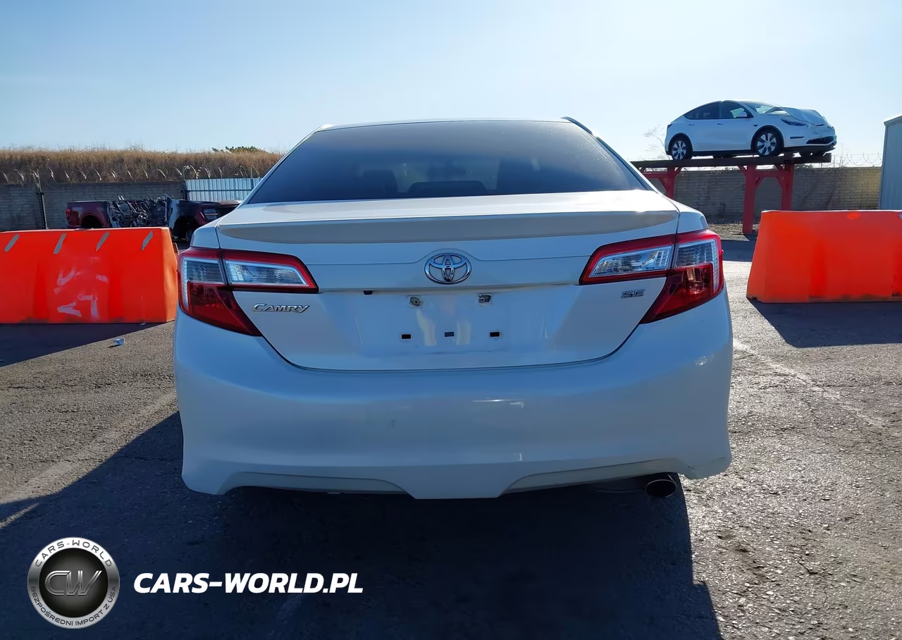 2014 Toyota Camry Se Sport VIN:4T1BF1FK3EU448816 - 16