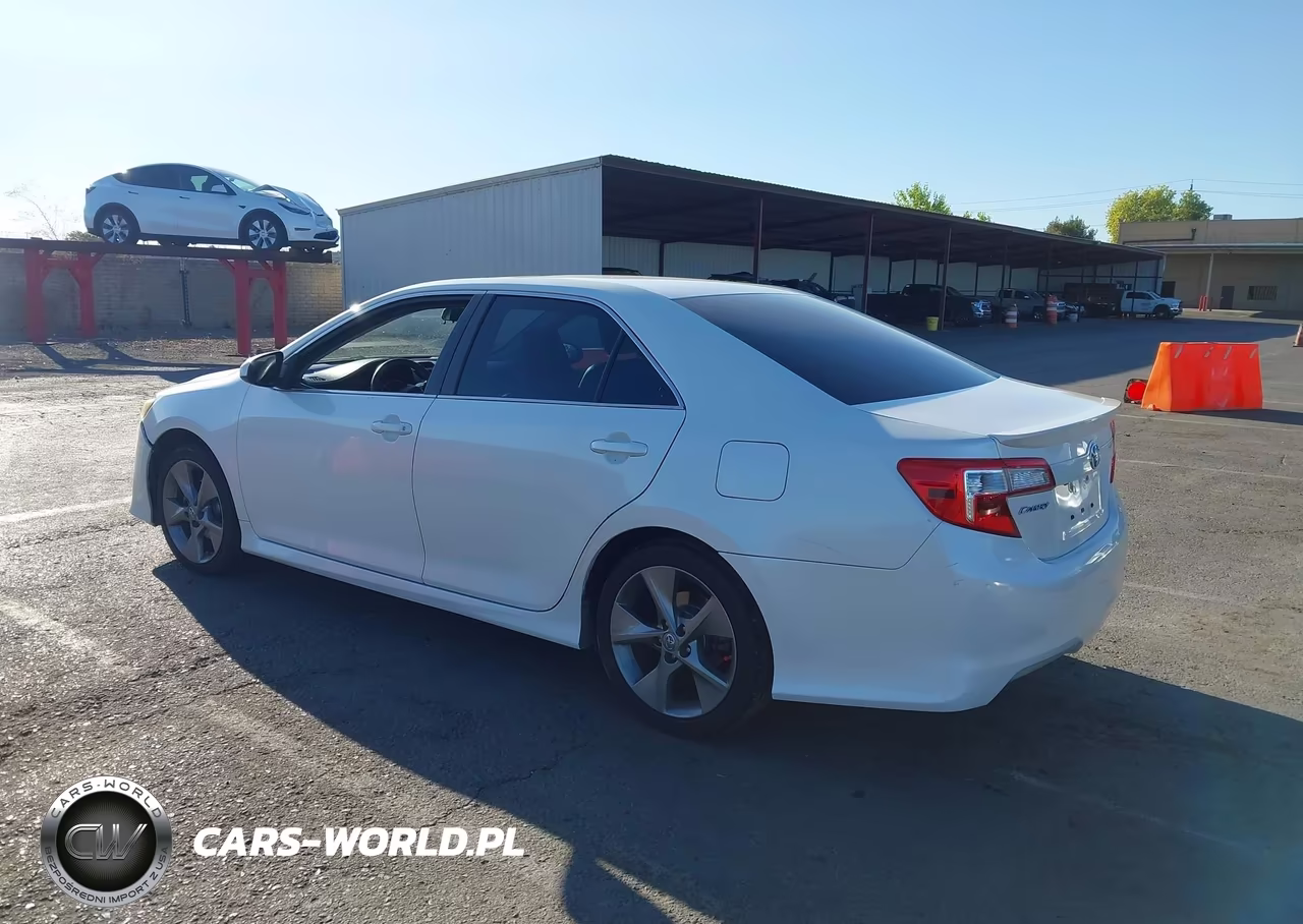 2014 Toyota Camry Se Sport VIN:4T1BF1FK3EU448816 - 3