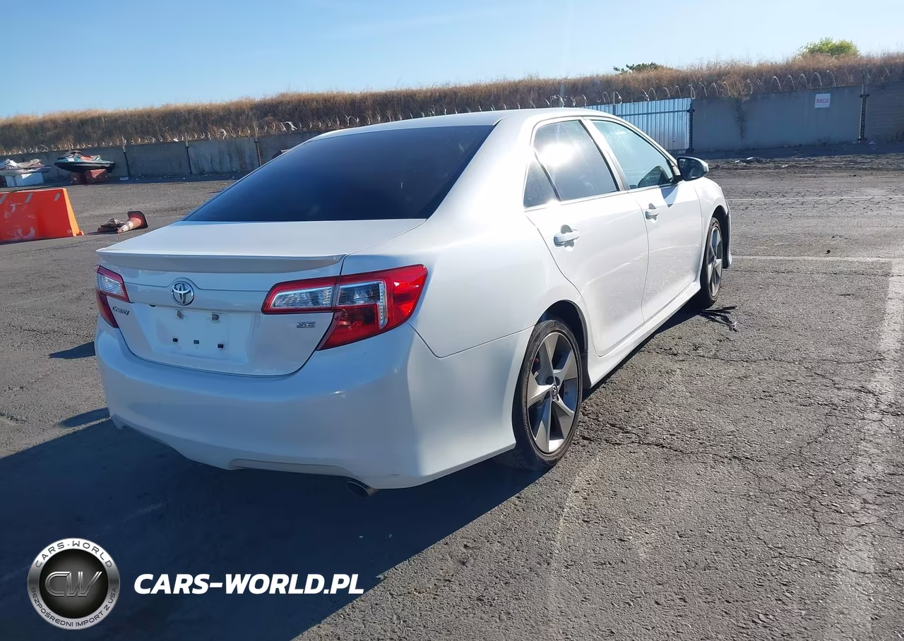 2014 Toyota Camry Se Sport VIN:4T1BF1FK3EU448816 - 4