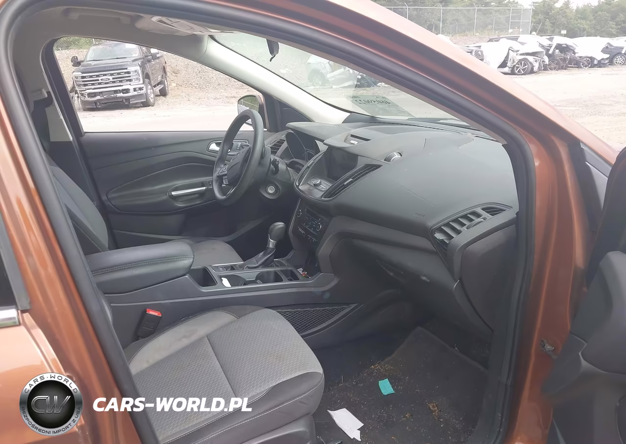 2017 Ford Escape Se VIN:1FMCU9GD9HUA62561 - 5