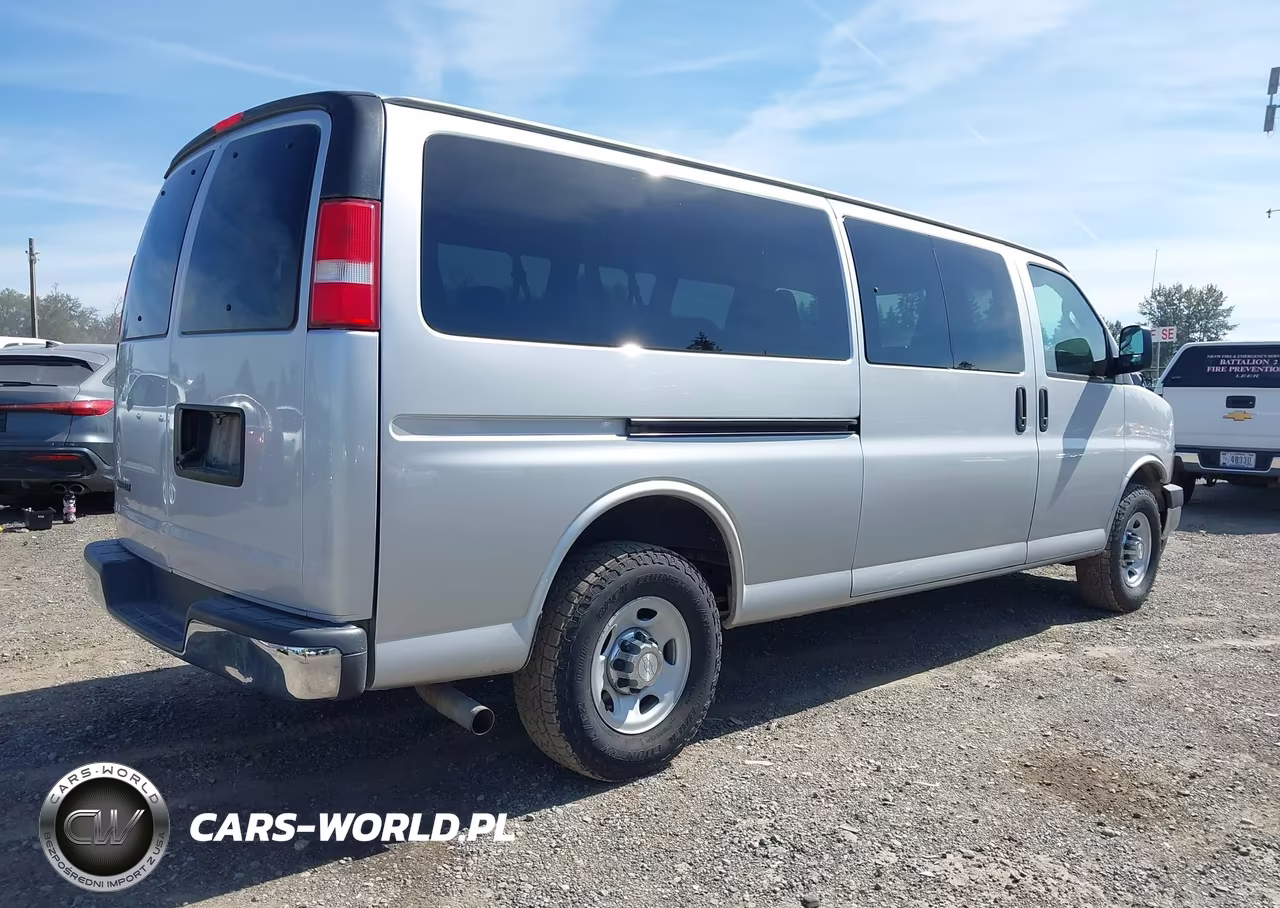2017 Chevrolet Express 3500 Lt VIN:1GAZGPFF9H1291782 - 4