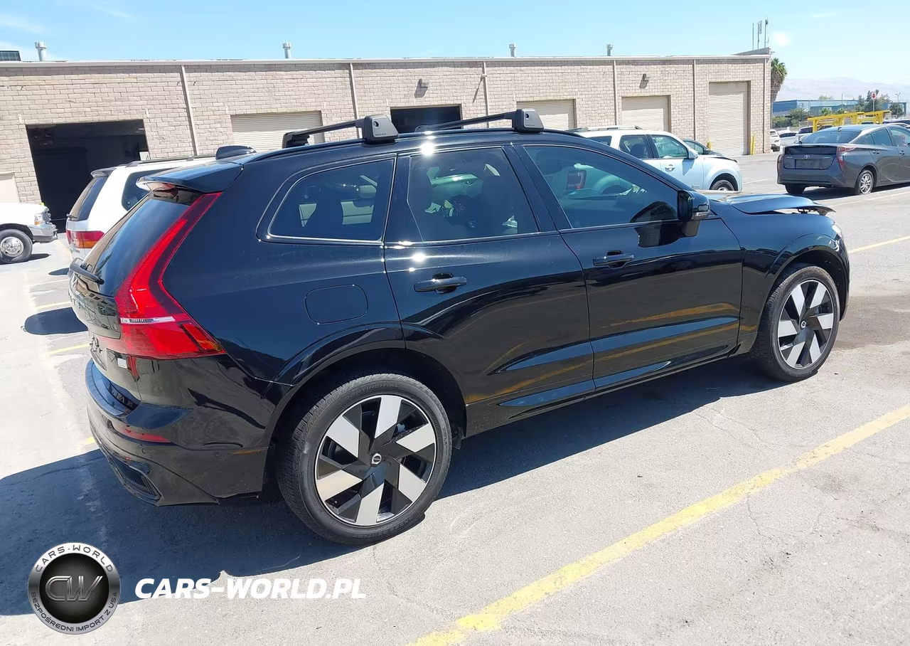 2024 Volvo Xc60 Recharge Plug-In Hybrid T8 Plus Dark Theme VIN:YV4H60DLXR1860725 - 4