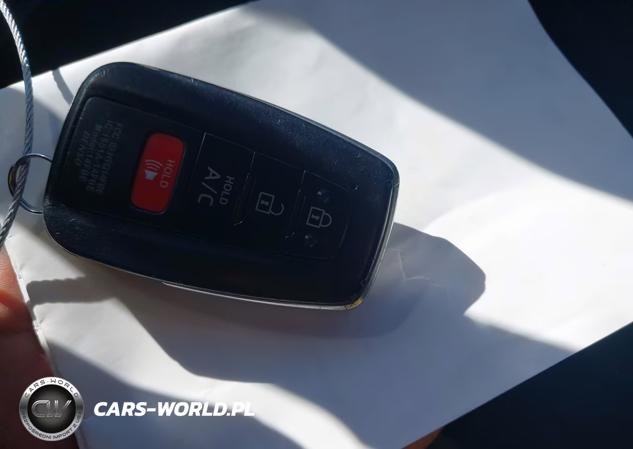 2017 Toyota Prius Prime Premium VIN:JTDKARFPXH3068122 - 11