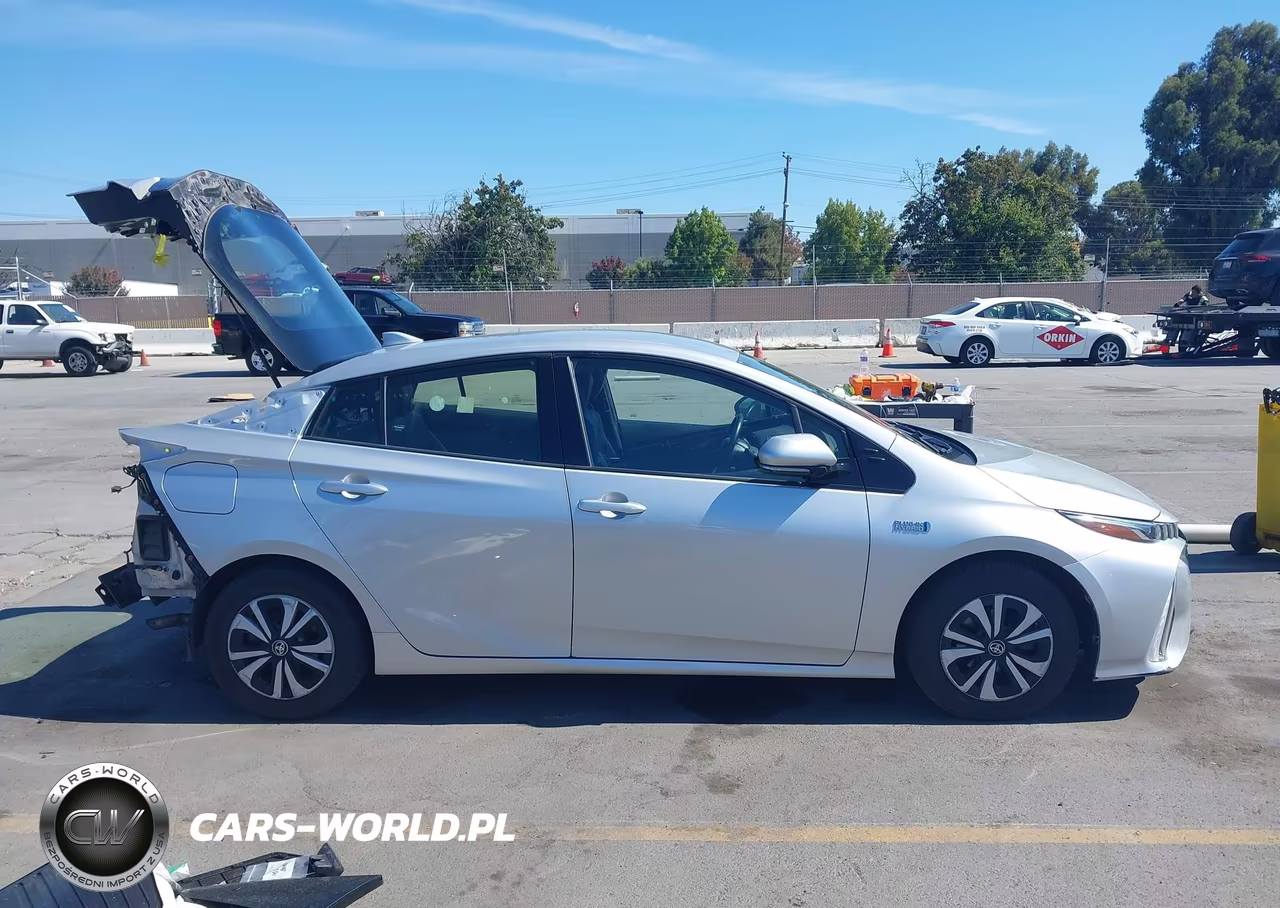 2017 Toyota Prius Prime Premium VIN:JTDKARFPXH3068122 - 14