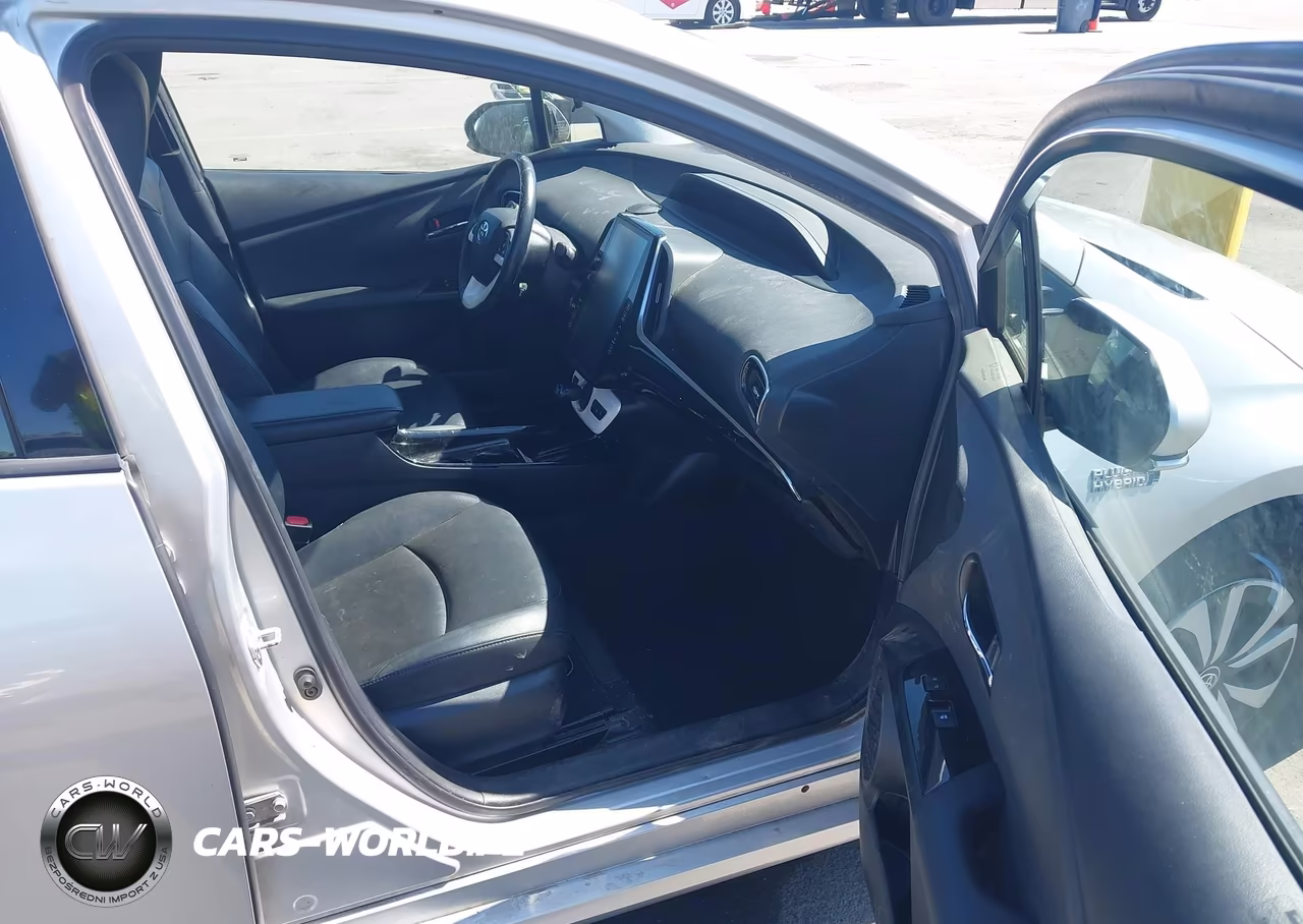 2017 Toyota Prius Prime Premium VIN:JTDKARFPXH3068122 - 5