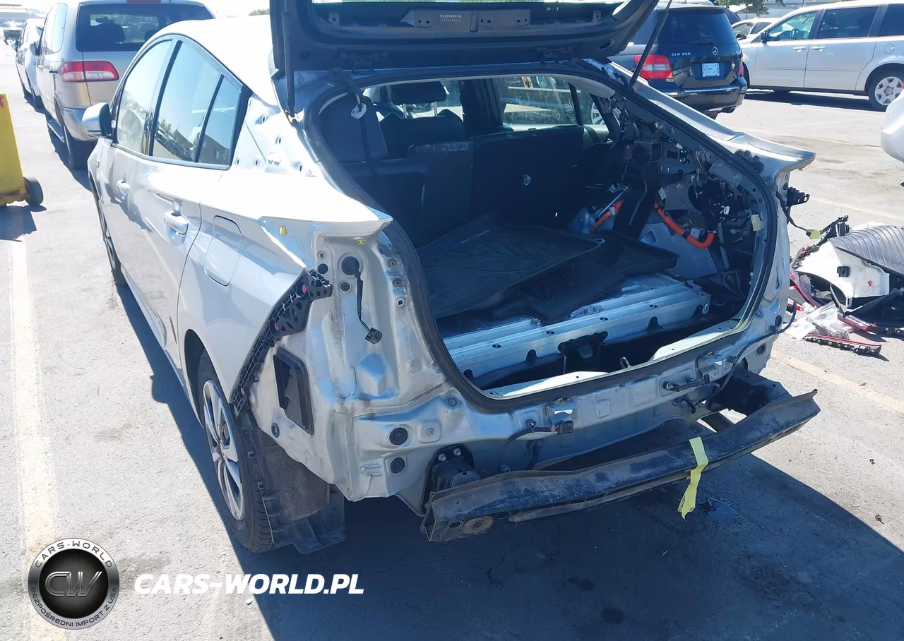 2017 Toyota Prius Prime Premium VIN:JTDKARFPXH3068122 - 6