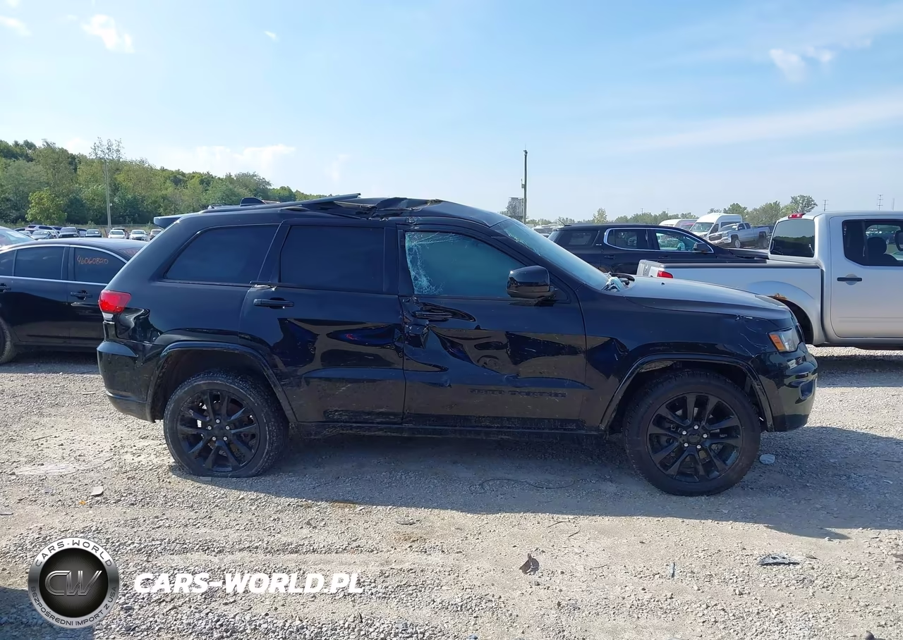 2018 Jeep Grand Cherokee Altitude 4X4 VIN:1C4RJFAG8JC120857 - 13