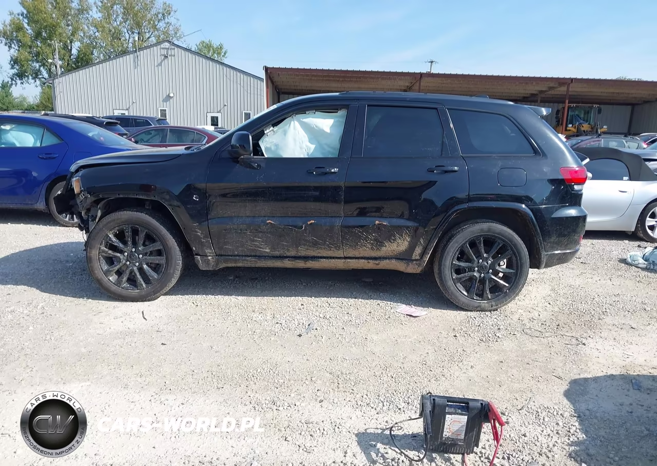 2018 Jeep Grand Cherokee Altitude 4X4 VIN:1C4RJFAG8JC120857 - 14