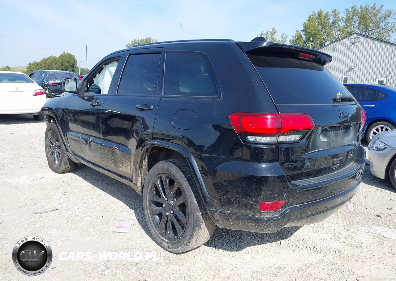 2018 Jeep Grand Cherokee Altitude 4X4 VIN:1C4RJFAG8JC120857 - 3