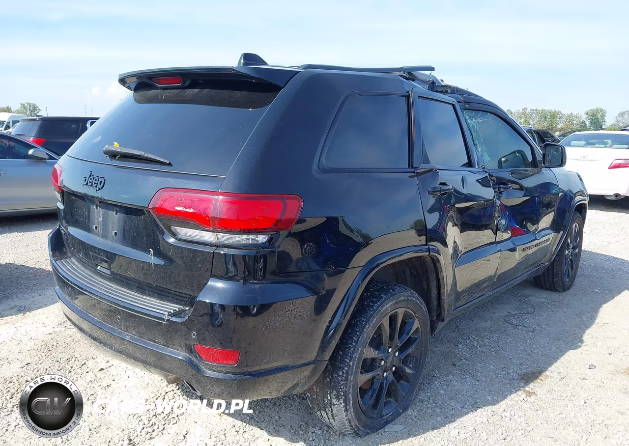 2018 Jeep Grand Cherokee Altitude 4X4 VIN:1C4RJFAG8JC120857 - 4