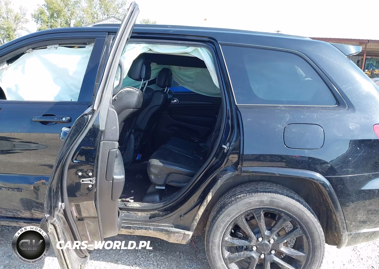 2018 Jeep Grand Cherokee Altitude 4X4 VIN:1C4RJFAG8JC120857 - 8