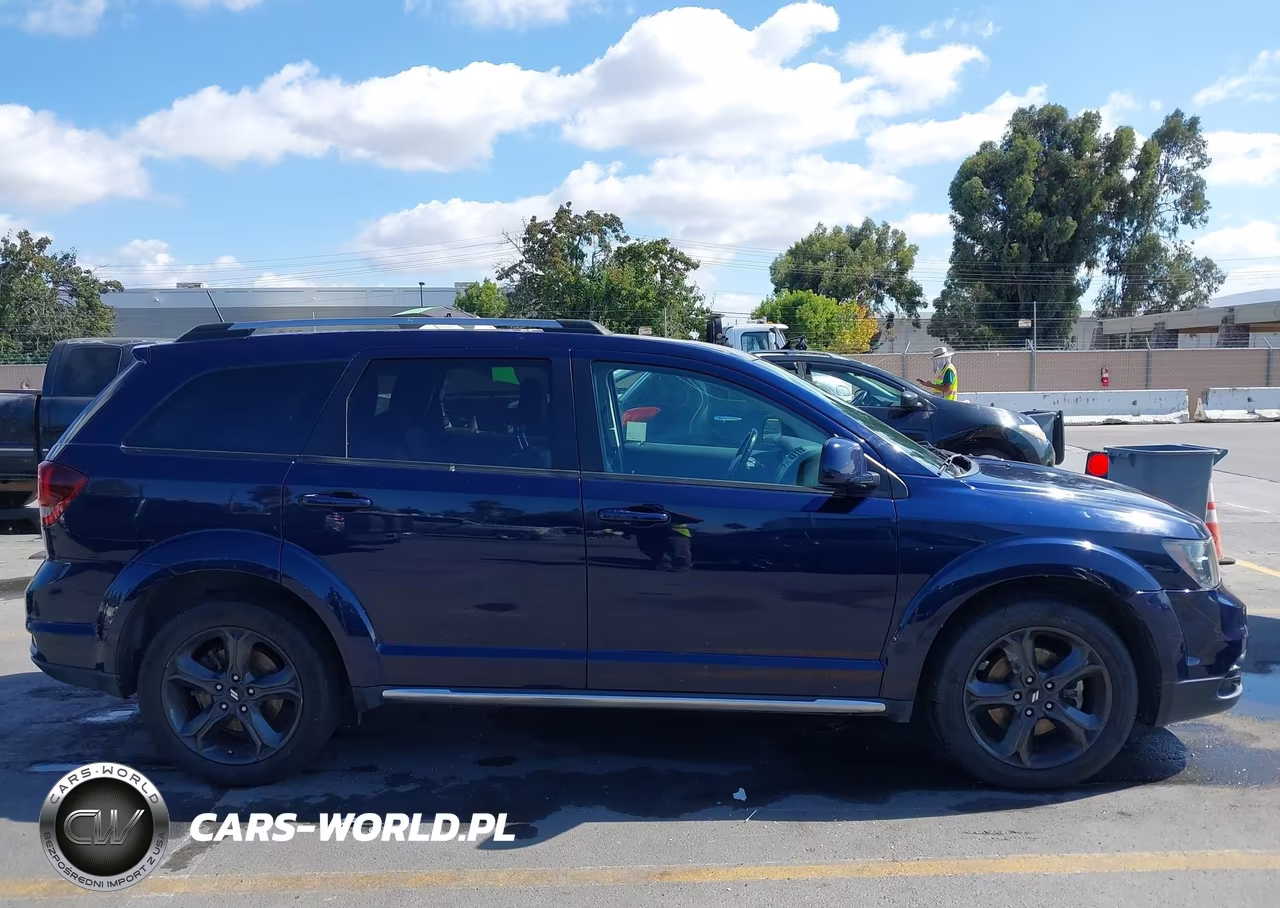 2020 Dodge Journey Crossroad VIN:3C4PDCGB2LT271645 - 13