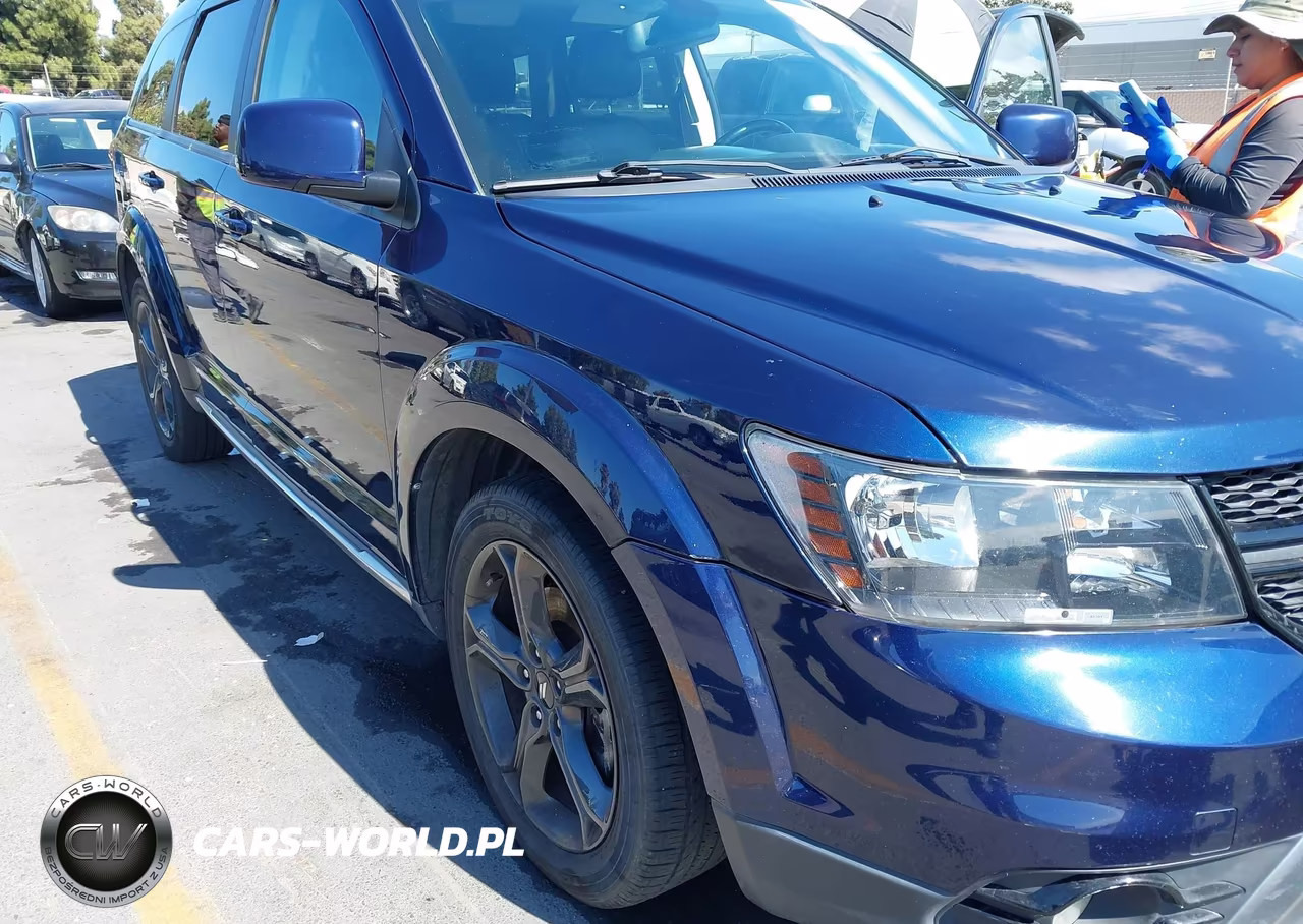 2020 Dodge Journey Crossroad VIN:3C4PDCGB2LT271645 - 6