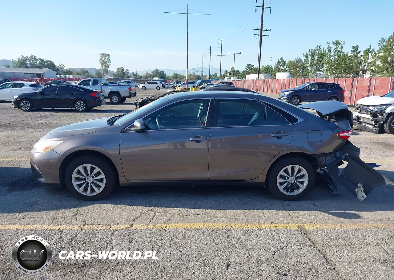2017 Toyota Camry Le VIN:4T1BF1FK2HU789273 - 14