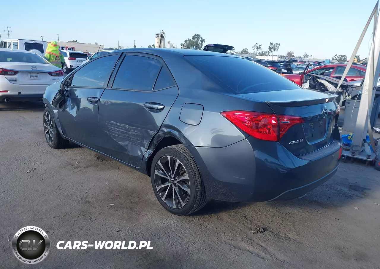 2018 Toyota Corolla Se VIN:5YFBURHE8JP765756 - 3
