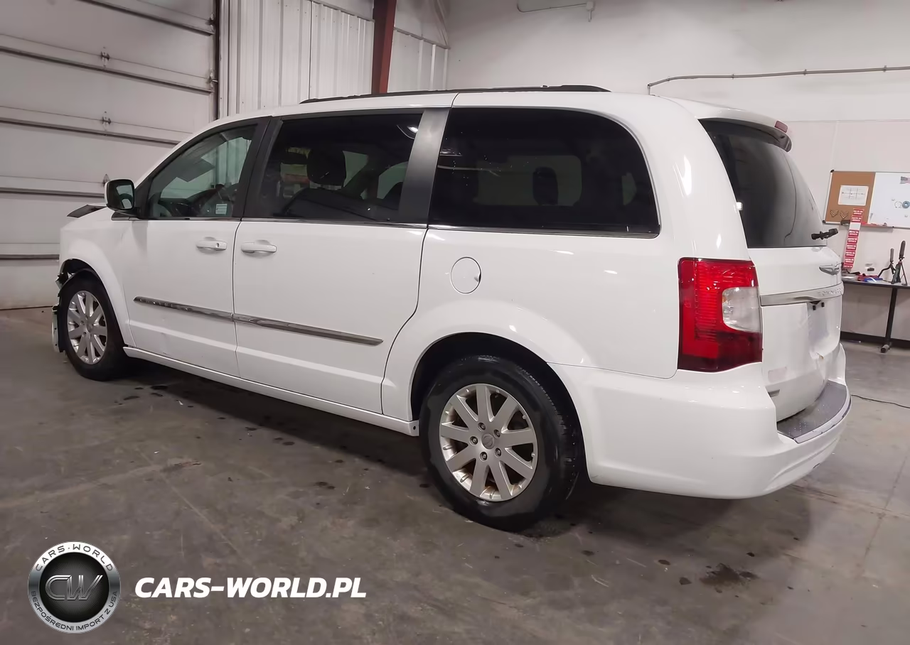 2016 Chrysler Town & Country Touring VIN:2C4RC1BG3GR282231 - 3
