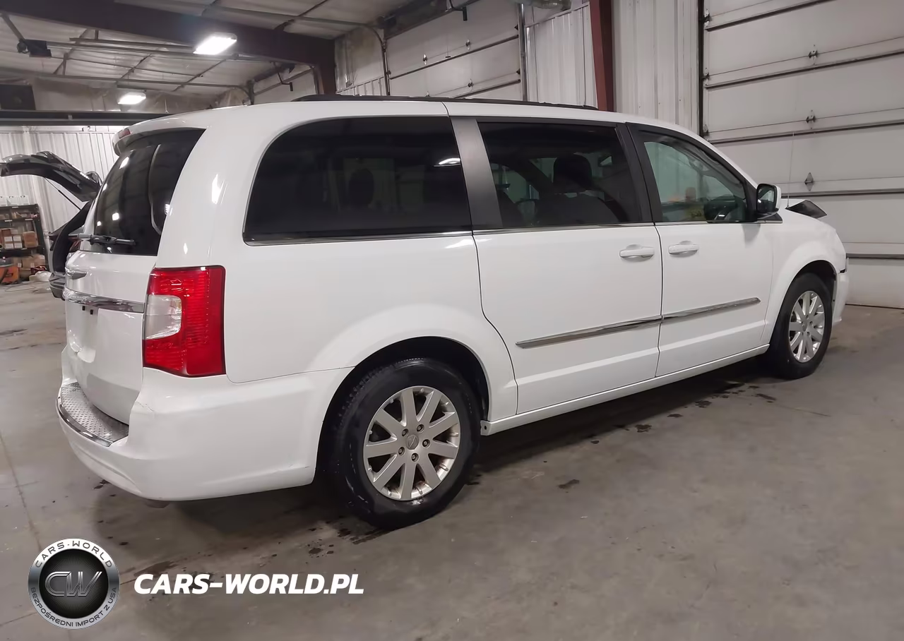 2016 Chrysler Town & Country Touring VIN:2C4RC1BG3GR282231 - 4