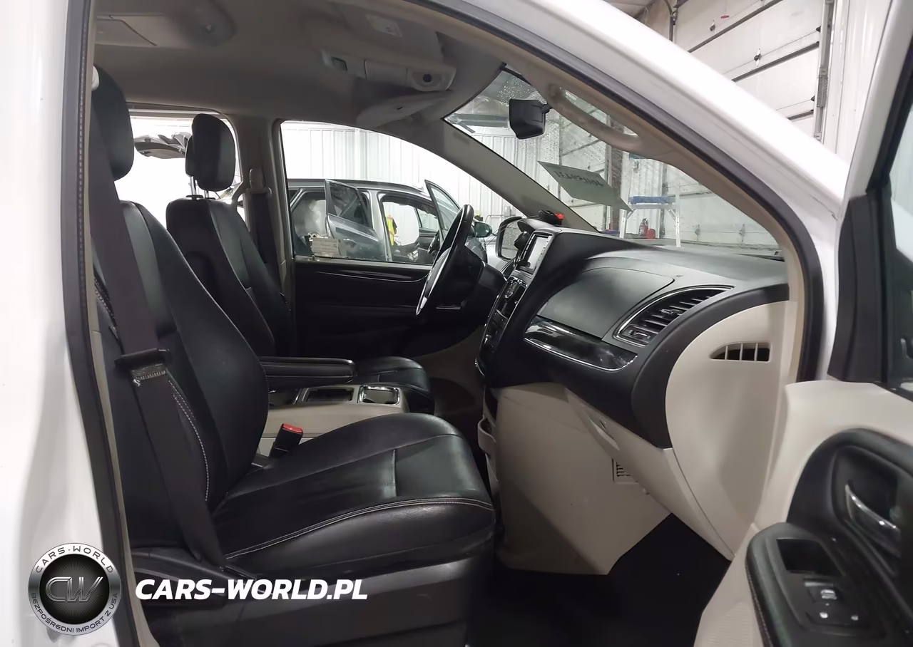 2016 Chrysler Town & Country Touring VIN:2C4RC1BG3GR282231 - 5
