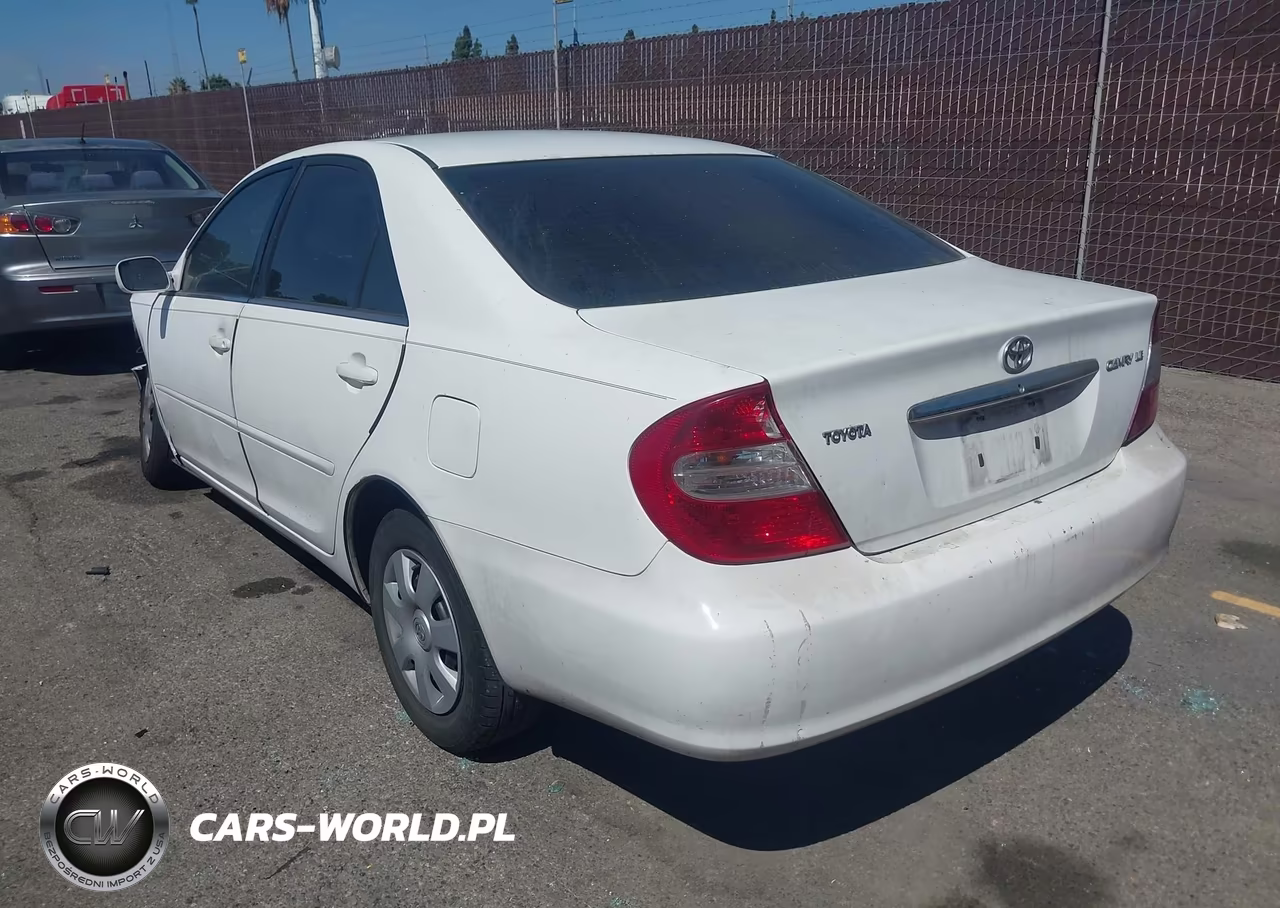 2002 Toyota Camry Le VIN:4T1BE32K02U098710 - 3