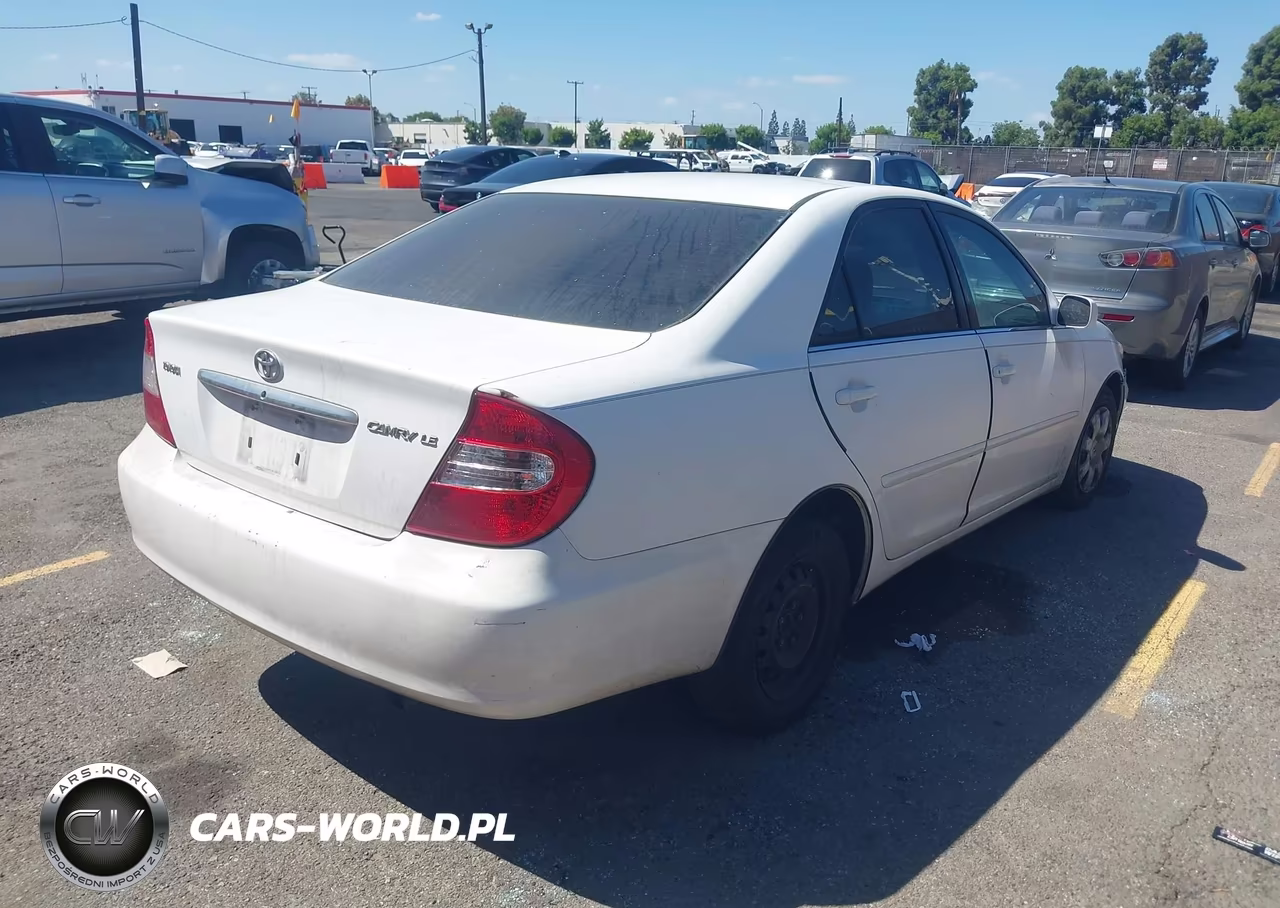 2002 Toyota Camry Le VIN:4T1BE32K02U098710 - 4
