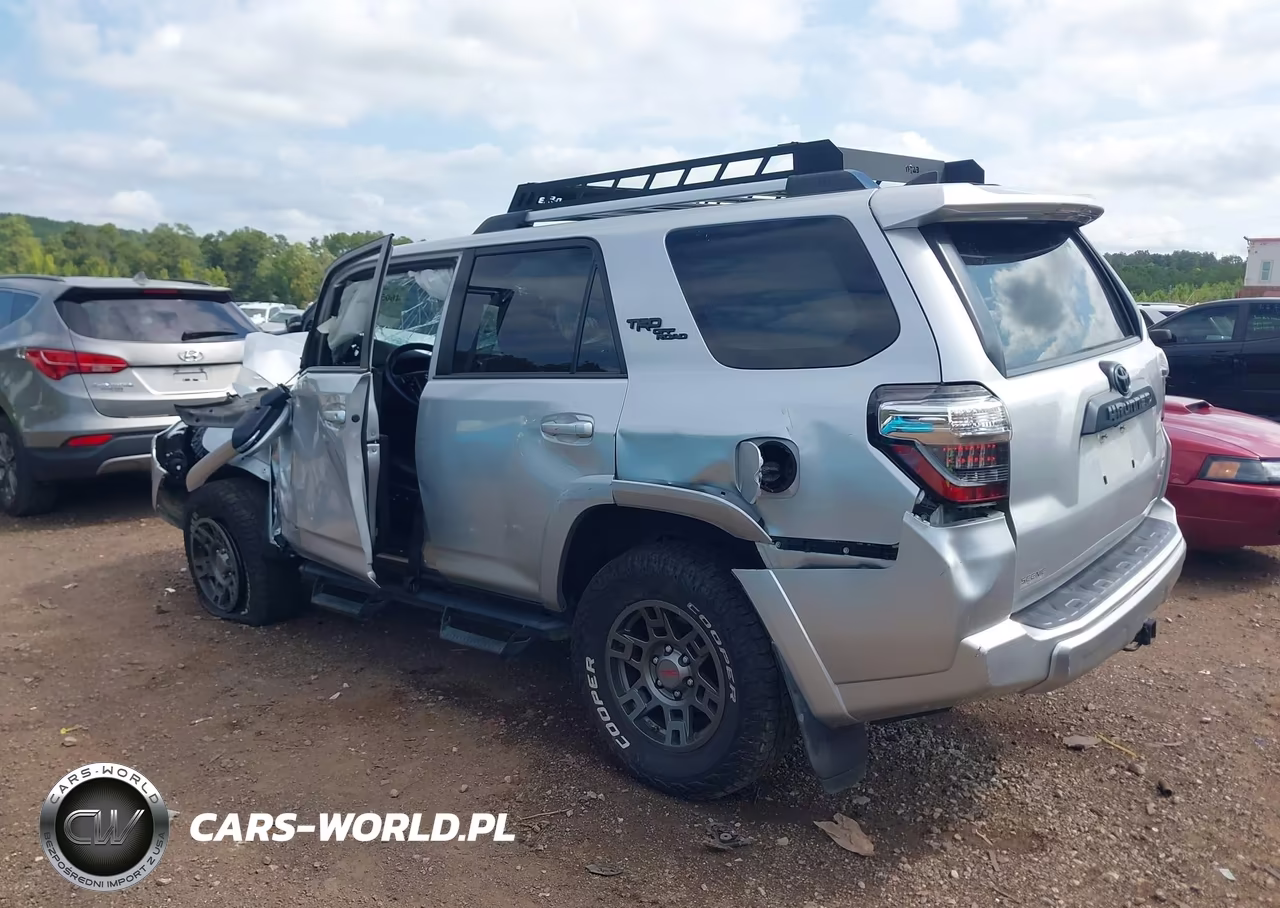 2018 Toyota 4Runner Trd Off Road Premium VIN:JTEBU5JR4J5543780 - 3