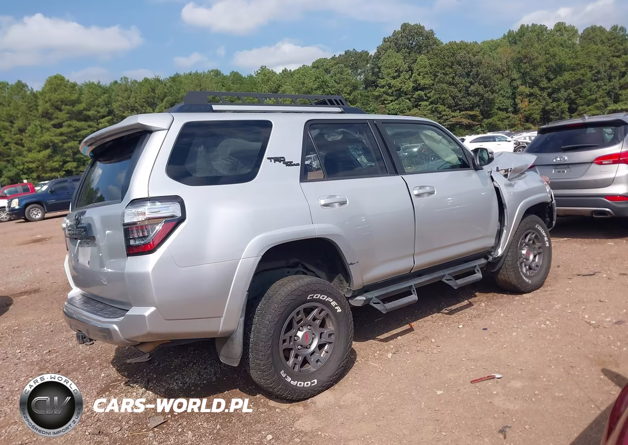 2018 Toyota 4Runner Trd Off Road Premium VIN:JTEBU5JR4J5543780 - 4