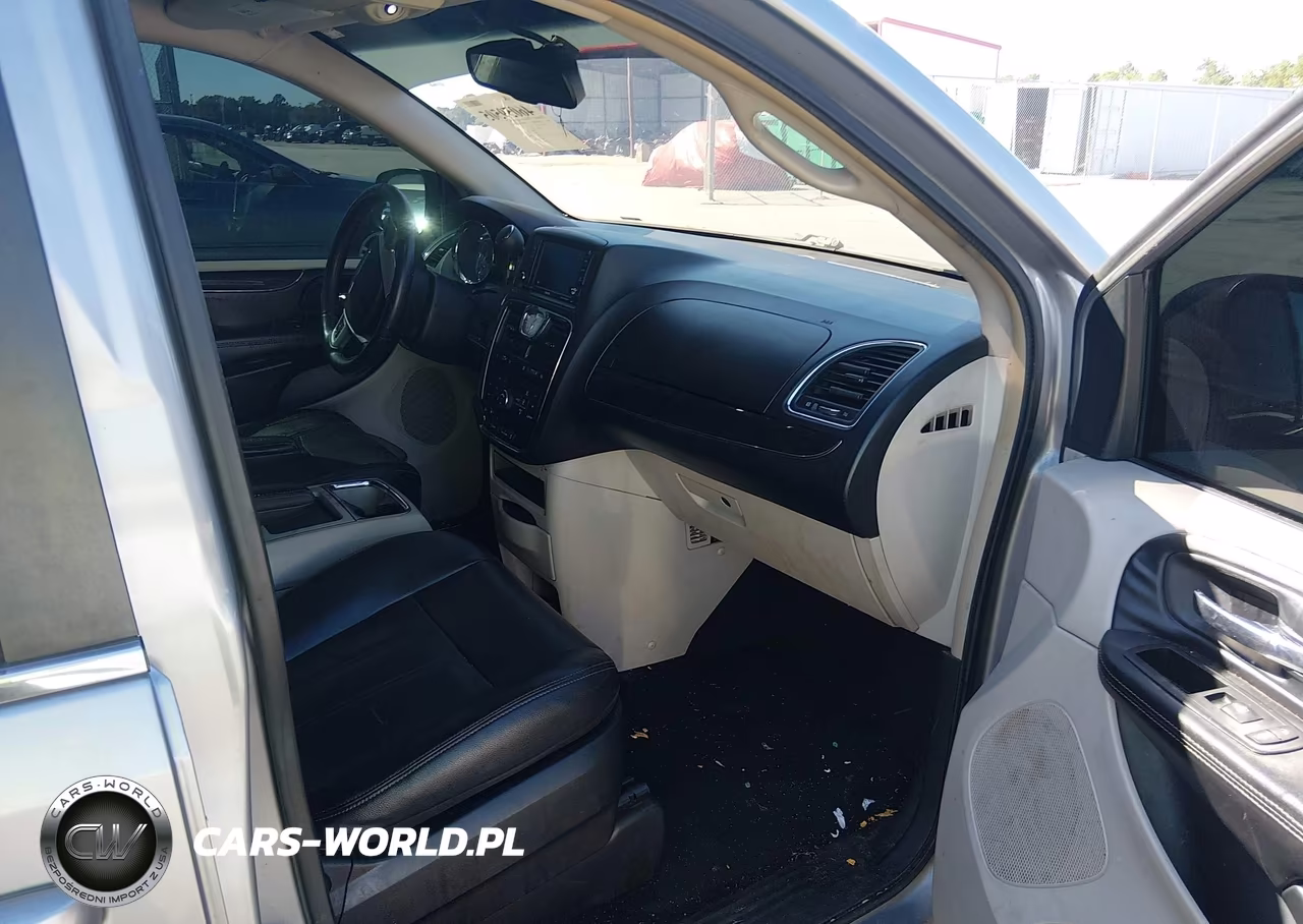 2013 Chrysler Town & Country Touring VIN:2C4RC1BG8DR754760 - 5