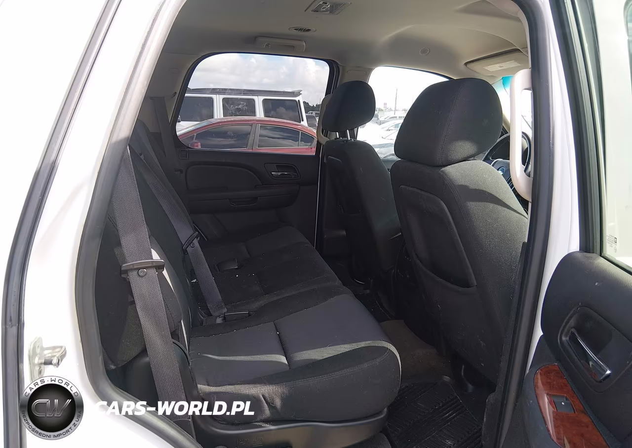 2010 Chevrolet Tahoe Ls VIN:1GNUKAE03AR195073 - 8