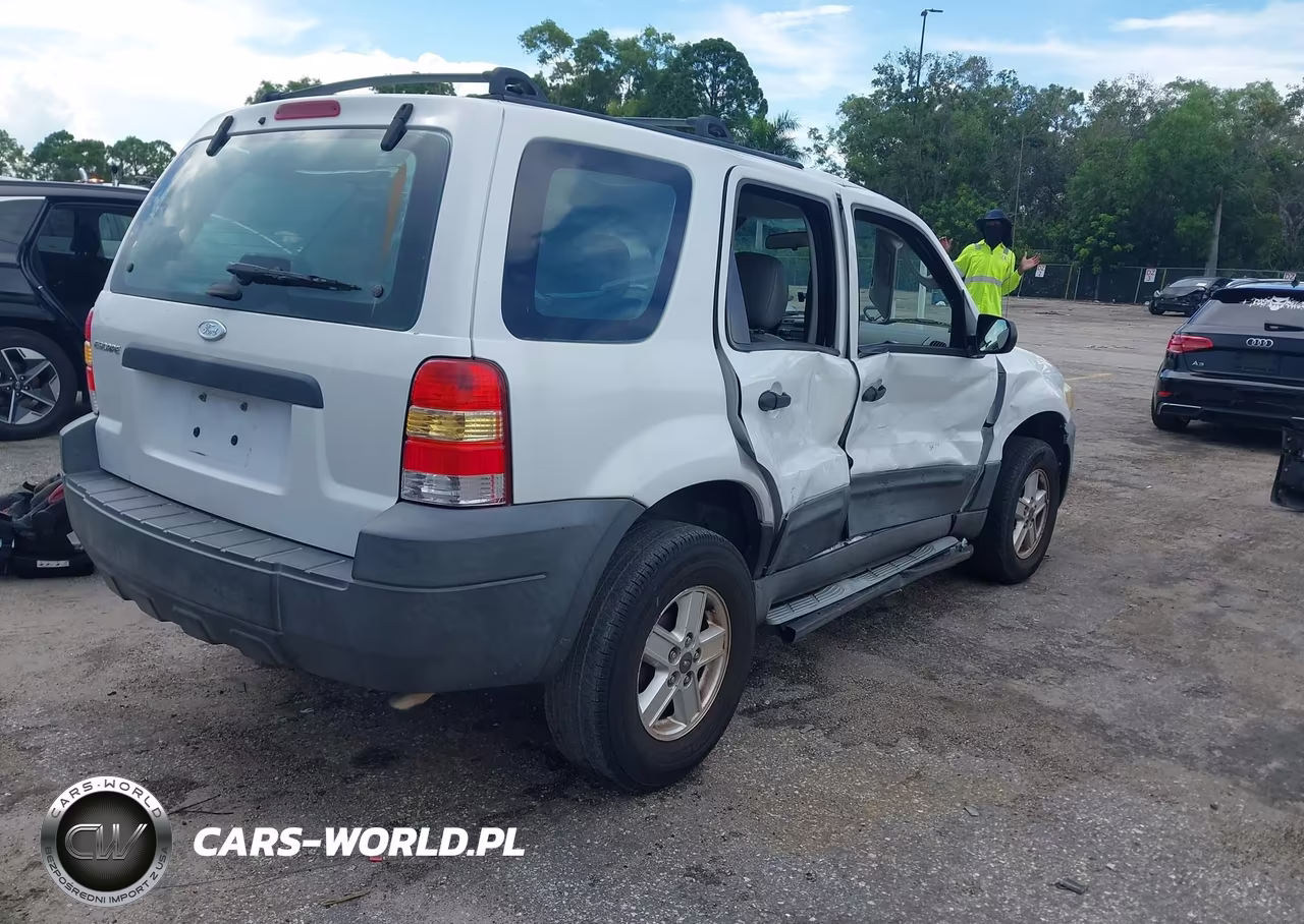 2005 Ford Escape Xls VIN:1FMYU02Z85KA08955 - 4