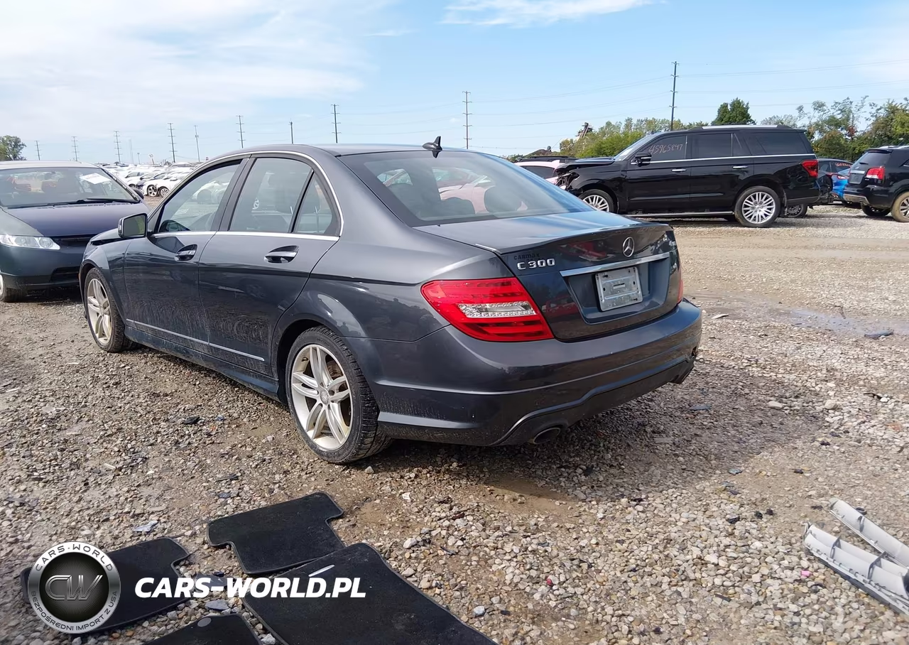 2013 Mercedes-Benz C 300 Sport 4Matic VIN:WDDGF8AB1DG111249 - 3