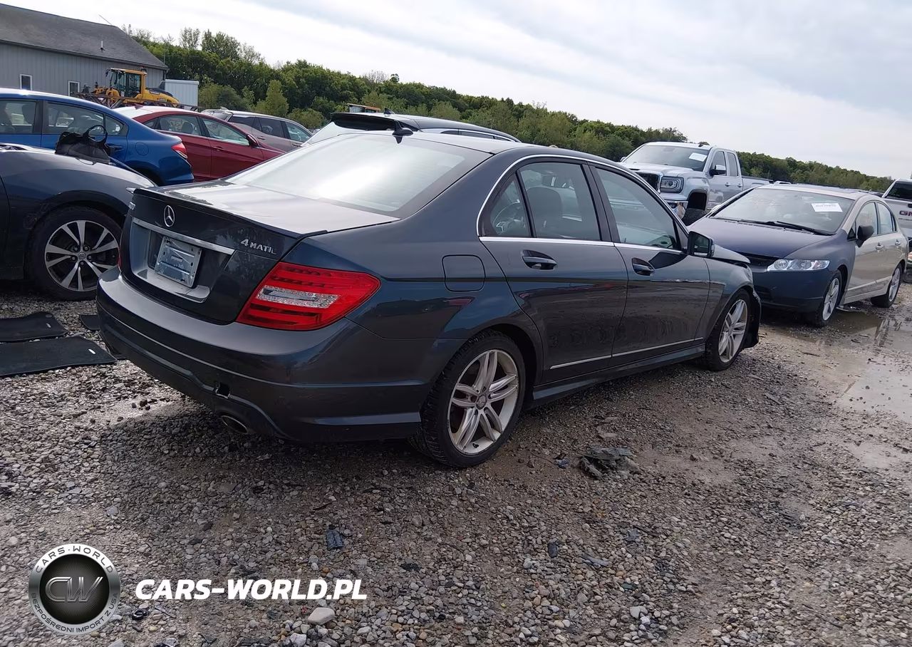 2013 Mercedes-Benz C 300 Sport 4Matic VIN:WDDGF8AB1DG111249 - 4