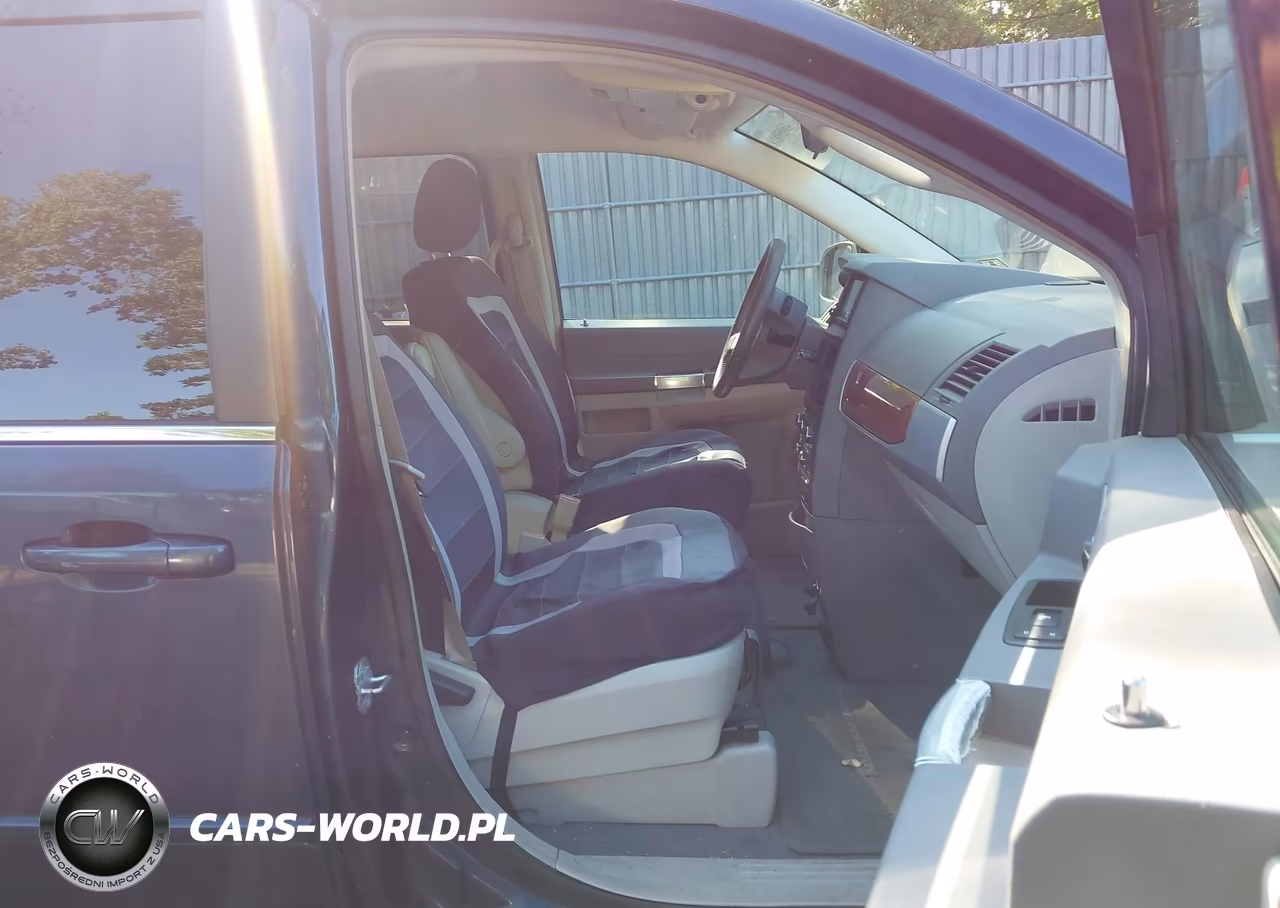 2008 Chrysler Town & Country Touring VIN:2A8HR54P48R107737 - 5
