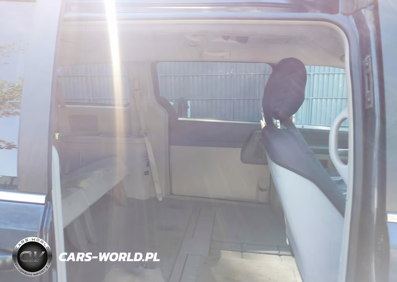 2008 Chrysler Town & Country Touring VIN:2A8HR54P48R107737 - 8