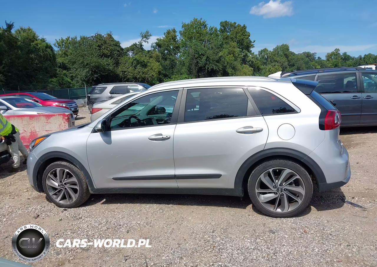2017 Kia Niro Touring VIN:KNDCE3LC0H5059635 - 14