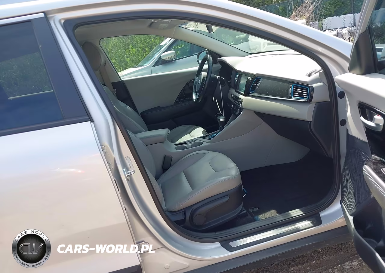 2017 Kia Niro Touring VIN:KNDCE3LC0H5059635 - 5