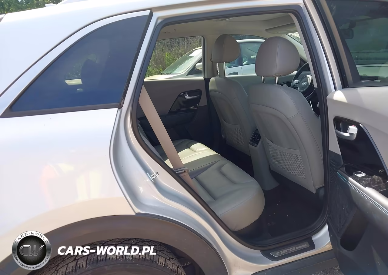 2017 Kia Niro Touring VIN:KNDCE3LC0H5059635 - 8