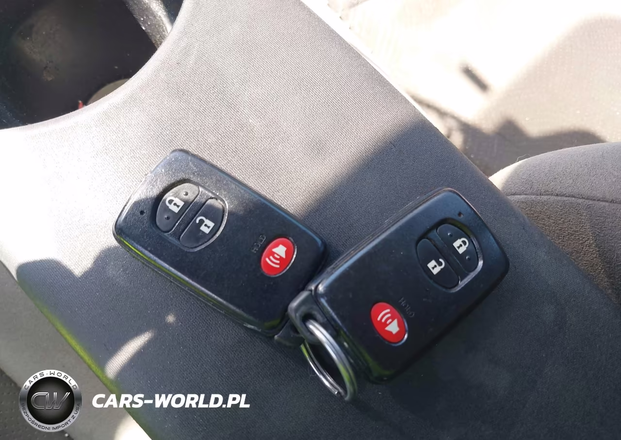 2014 Toyota Prius Two VIN:JTDKN3DU6E0357554 - 11