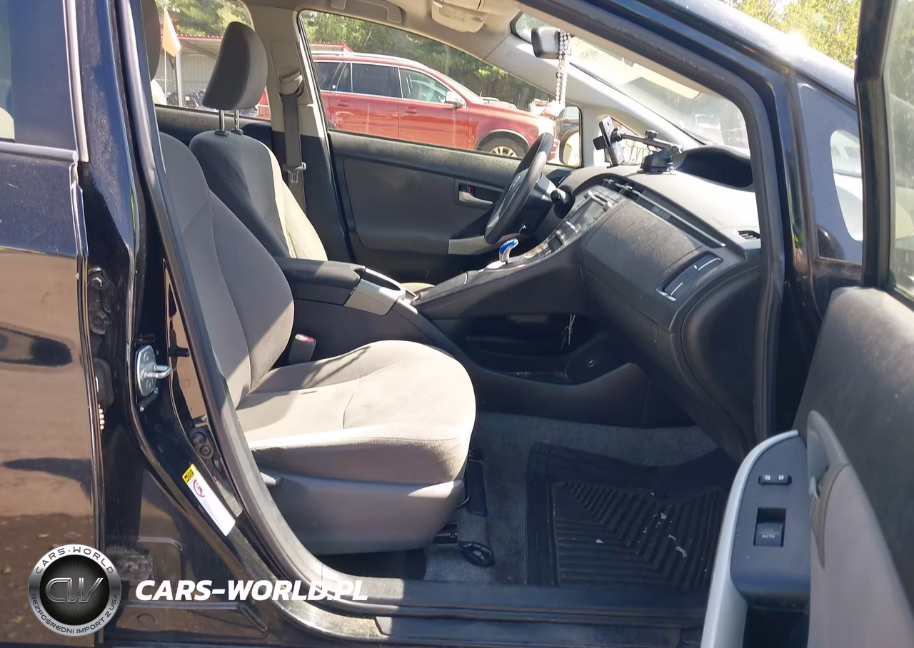 2014 Toyota Prius Two VIN:JTDKN3DU6E0357554 - 5