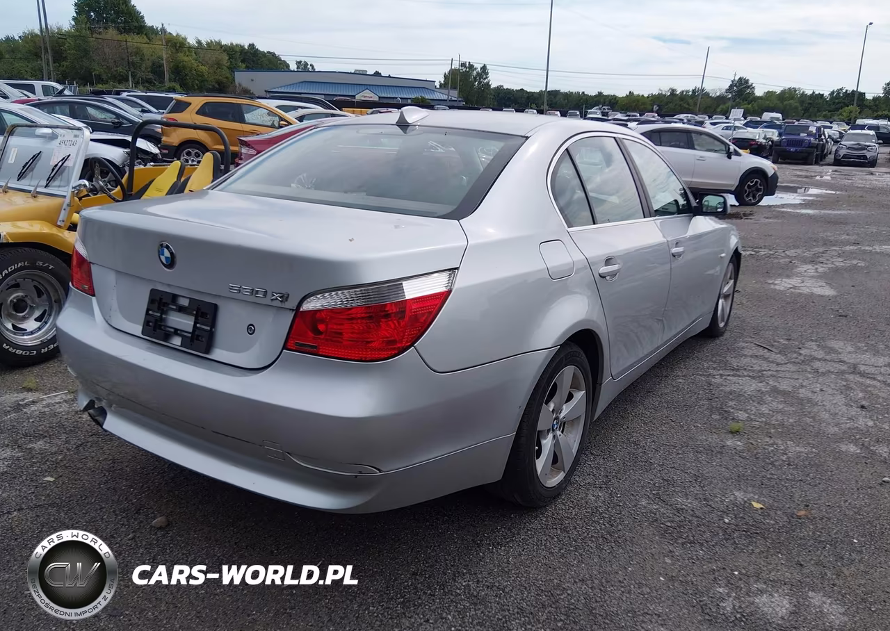 2007 BMW 530Xi VIN:WBANF73587CU25010 - 4