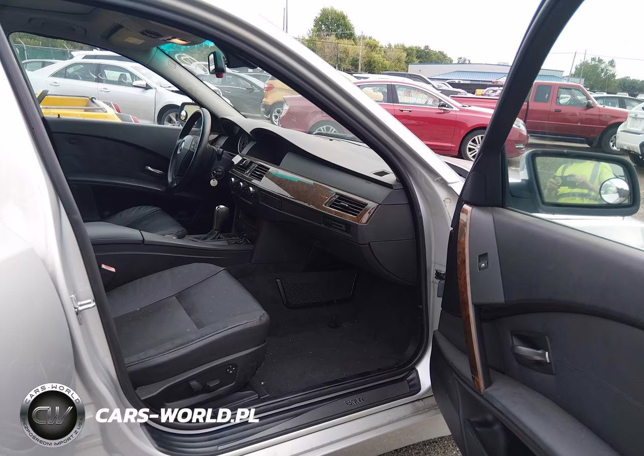 2007 BMW 530Xi VIN:WBANF73587CU25010 - 5