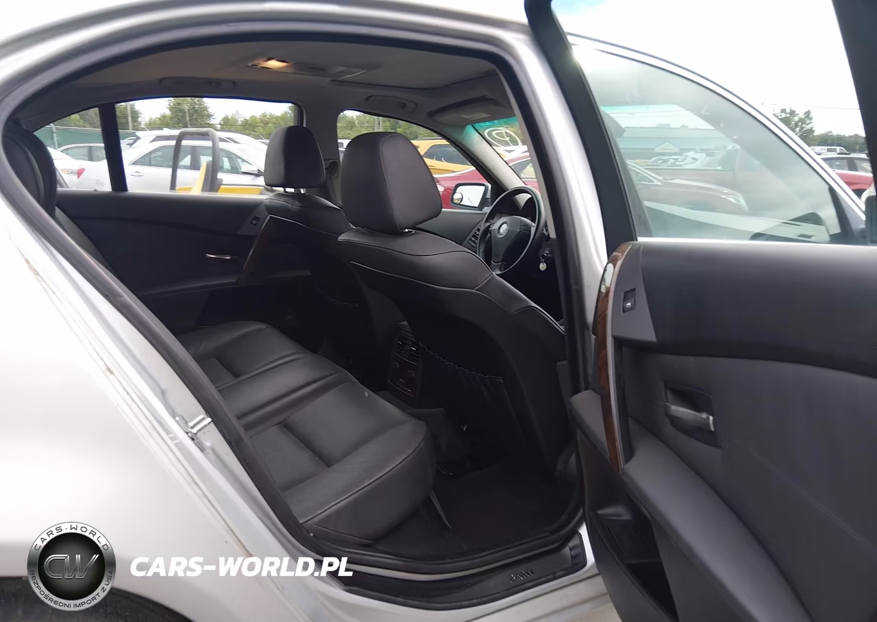 2007 BMW 530Xi VIN:WBANF73587CU25010 - 8