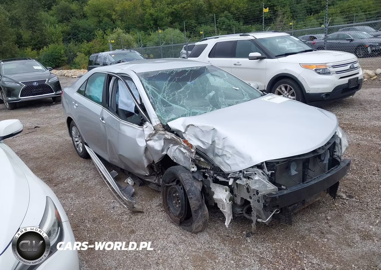 2013 Toyota Camry Le – zdjęcie 1 z 16