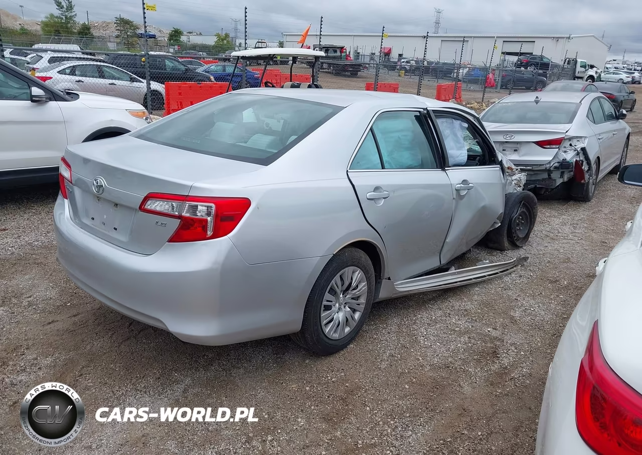 2013 Toyota Camry Le VIN:4T4BF1FK6DR283817 - 4