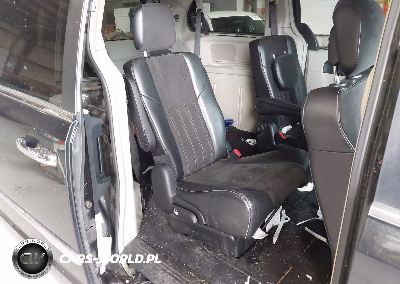 2014 Chrysler Town & Country Touring-L 30Th Anniversary VIN:2C4RC1CG4ER463866 - 8