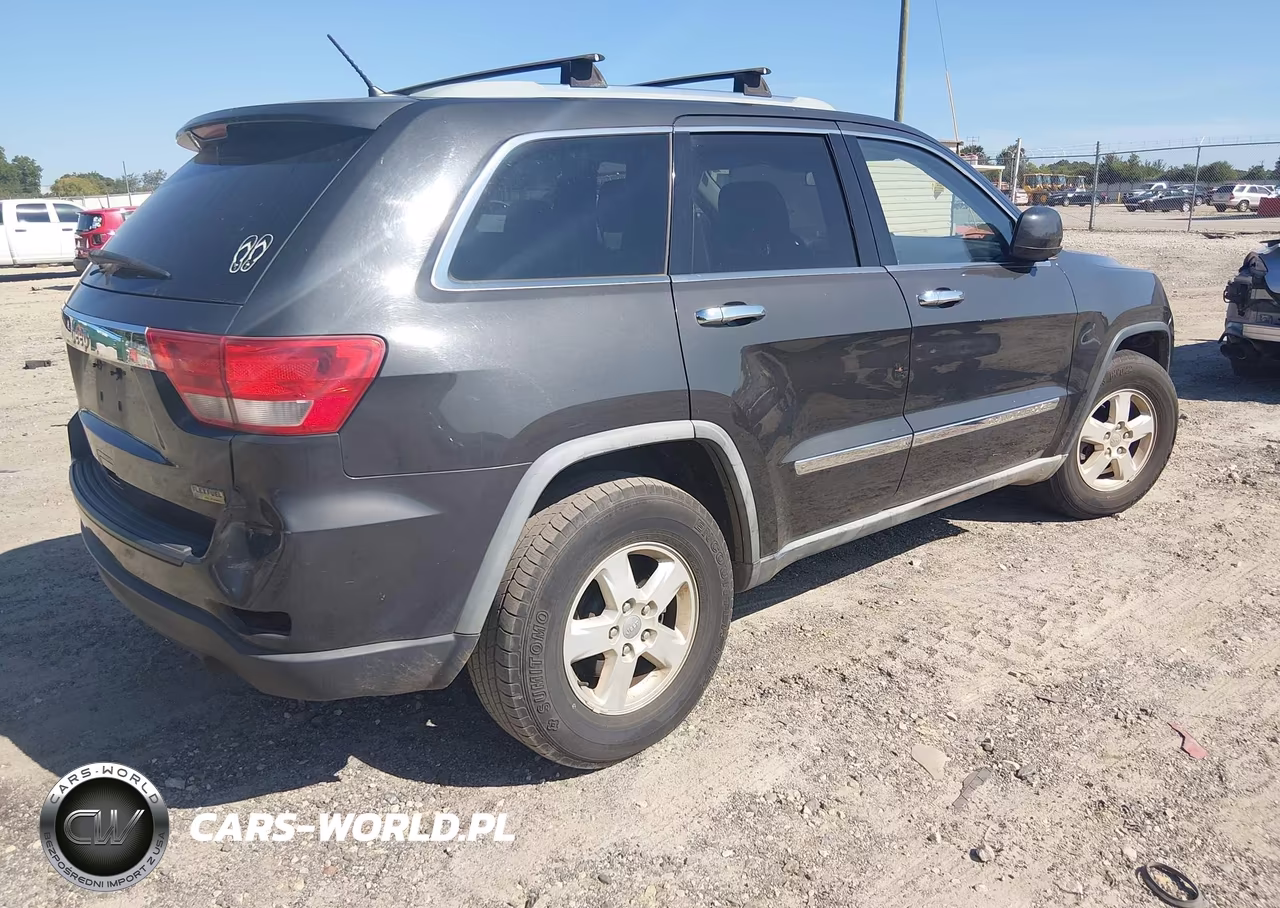 2011 Jeep Grand Cherokee Laredo VIN:1J4RS4GG3BC579587 - 4
